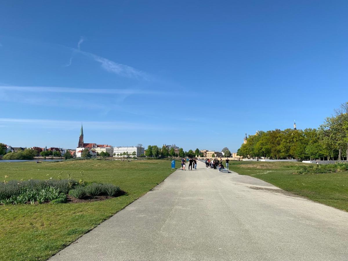 Zimmer Im Ug Direkt In Der Innenstadt, Centrum Σβερίν Εξωτερικό φωτογραφία
