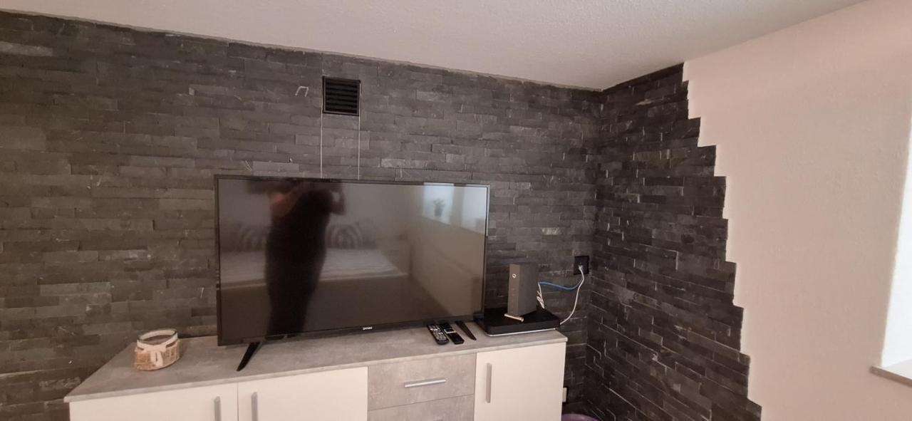 Zimmer Im Ug Direkt In Der Innenstadt, Centrum Σβερίν Εξωτερικό φωτογραφία